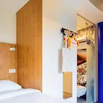 Ξενοδοχείο Bunk 3*