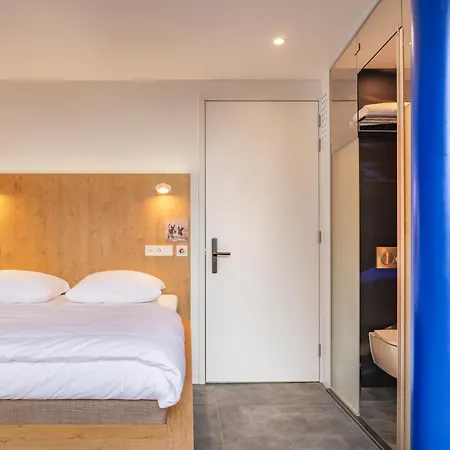 Bunk Hotel