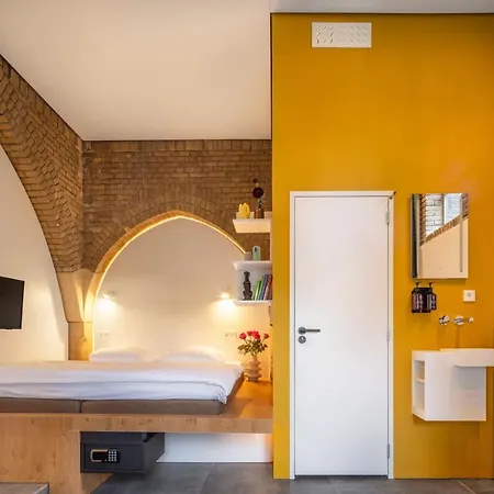 Bunk Hotel
